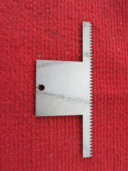 "Verpackungsmaschine, Verpackungsmesser mit Zickzackkante"